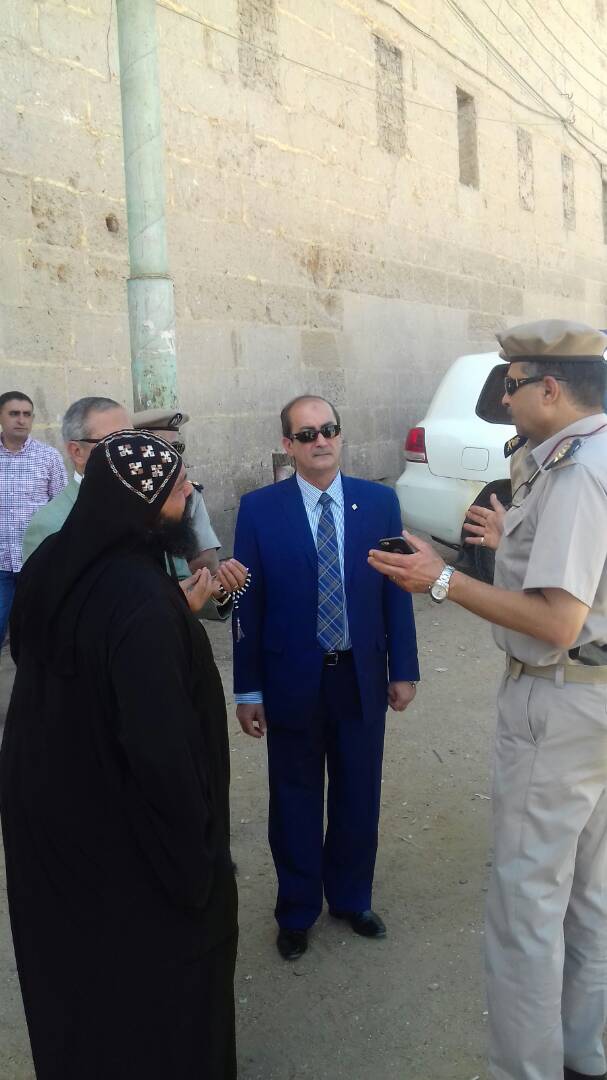 اللواء هشام لطفى مساعد وزير الداخلية يتفقد الأديرة والكنائس بسوهاج  (2)