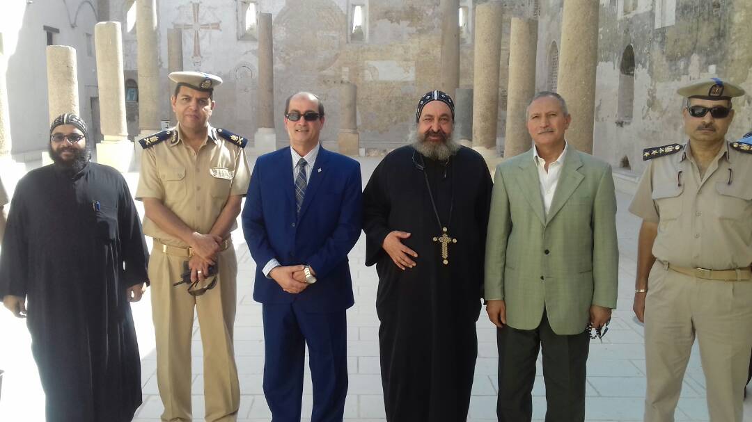اللواء هشام لطفى مساعد وزير الداخلية يتفقد الأديرة والكنائس بسوهاج  (7)