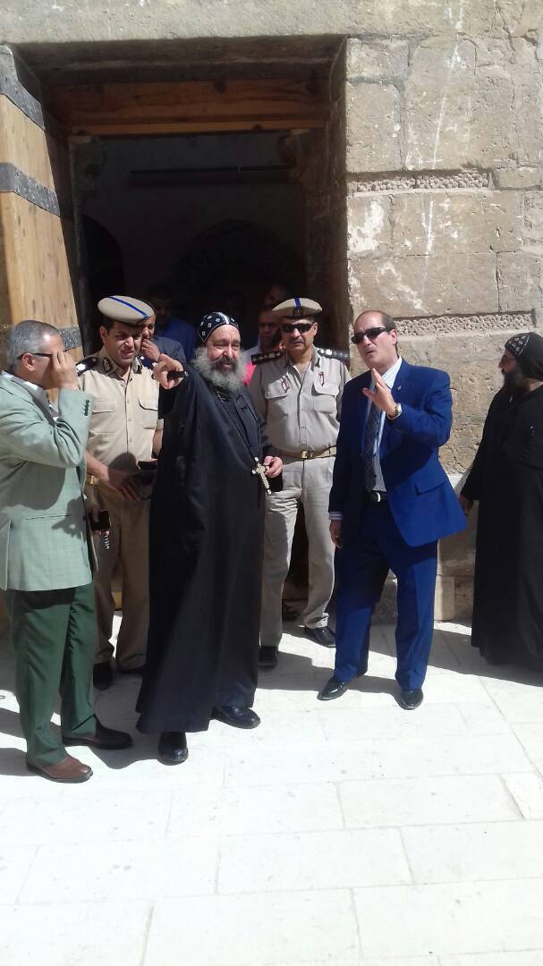 اللواء هشام لطفى مساعد وزير الداخلية يتفقد الأديرة والكنائس بسوهاج  (5)