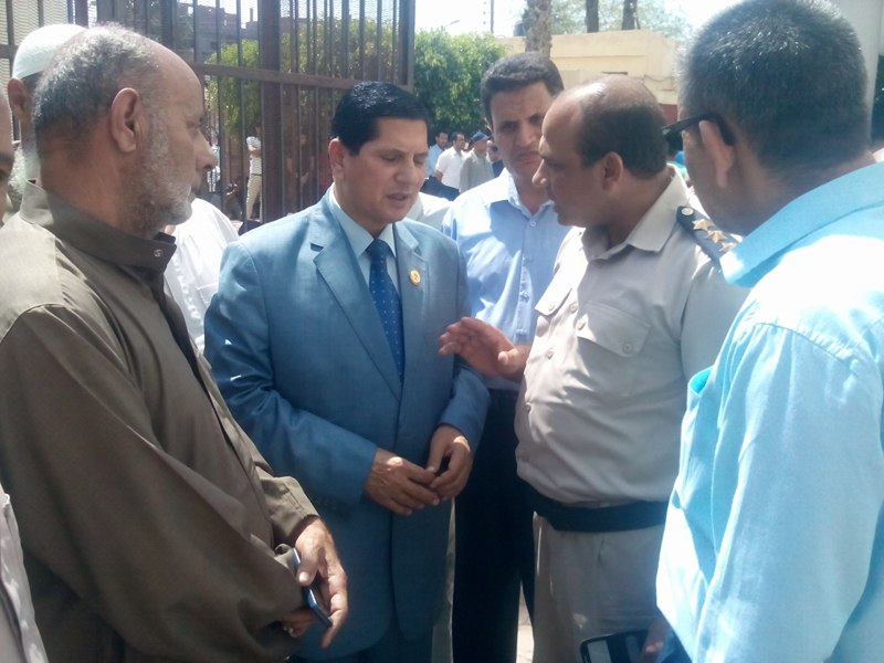 4- وكيل الوزارة يتابع مع رجال الشرطة ملابسات الحادث