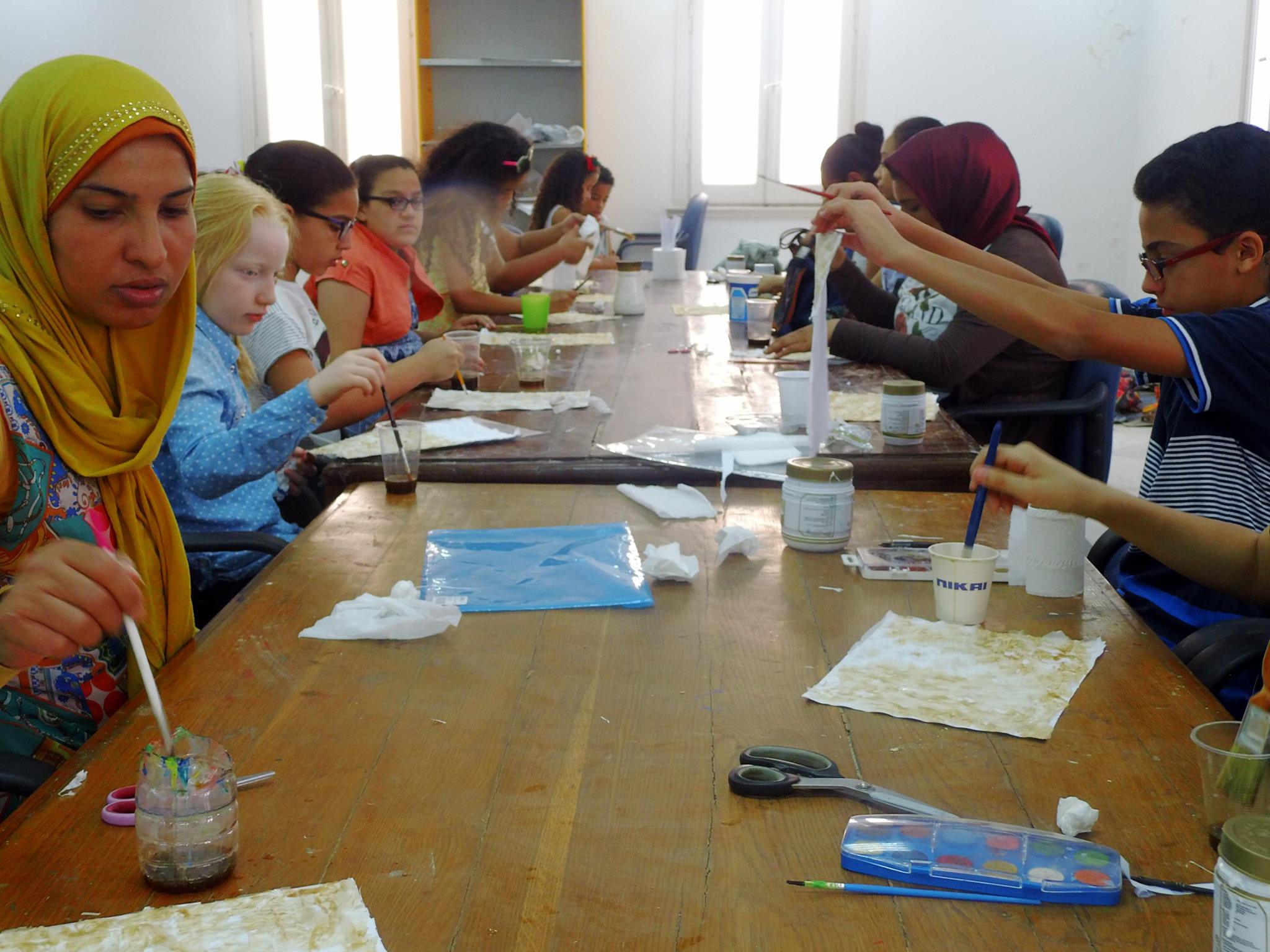 الآثار تعلم الأطفال صناعة الورق البردى فى متاحف الإسكندرية (1)