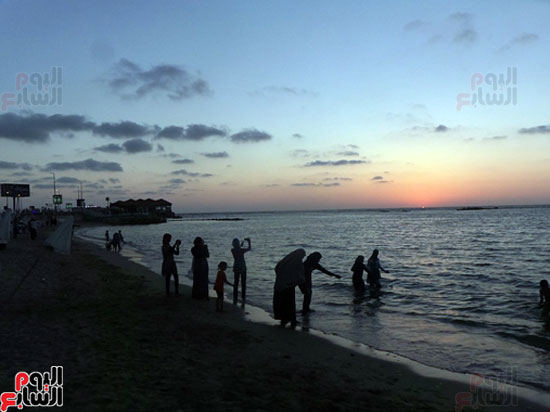 15-                      الاستمتاع بالشاطئ قبل الإفطار