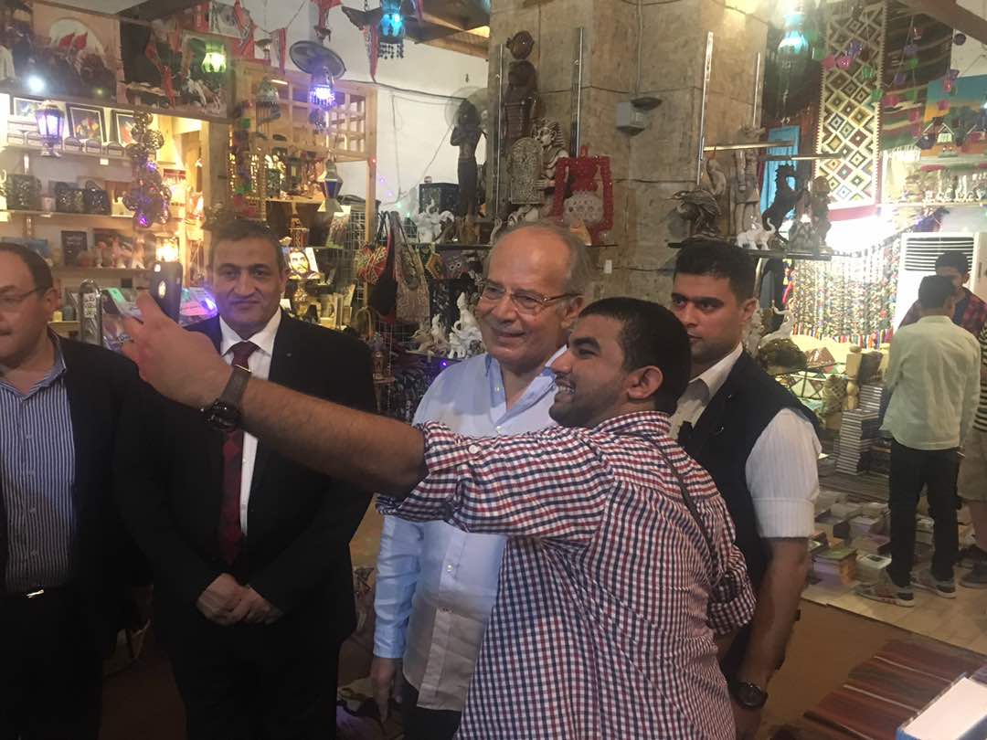 وزير التنمية المحلية يتفقد شارع المعز بالقاهرة (2)