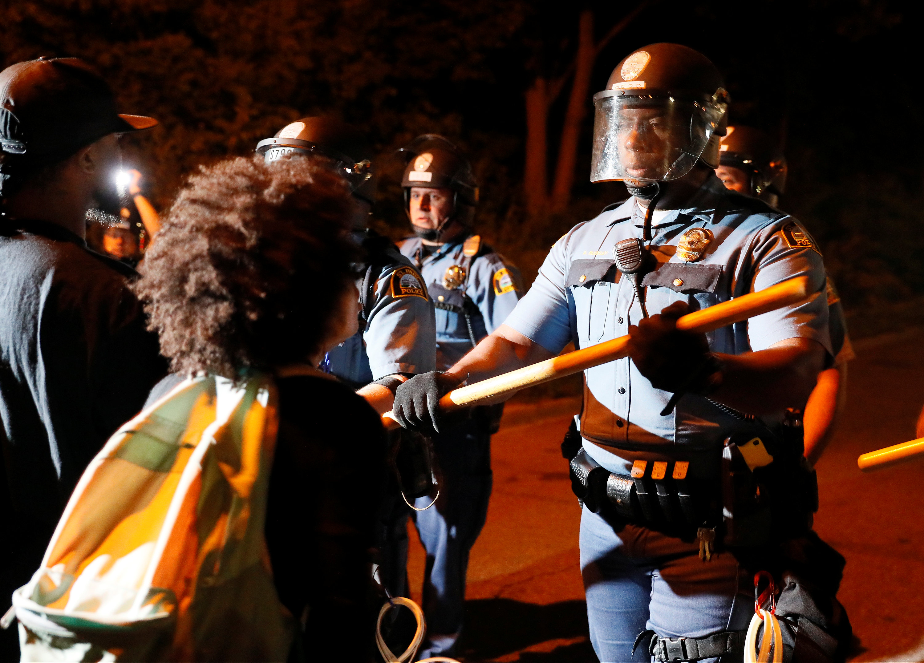 الشرطة الأمريكية تواجه المظاهرات فى ولاية مينيسوتا