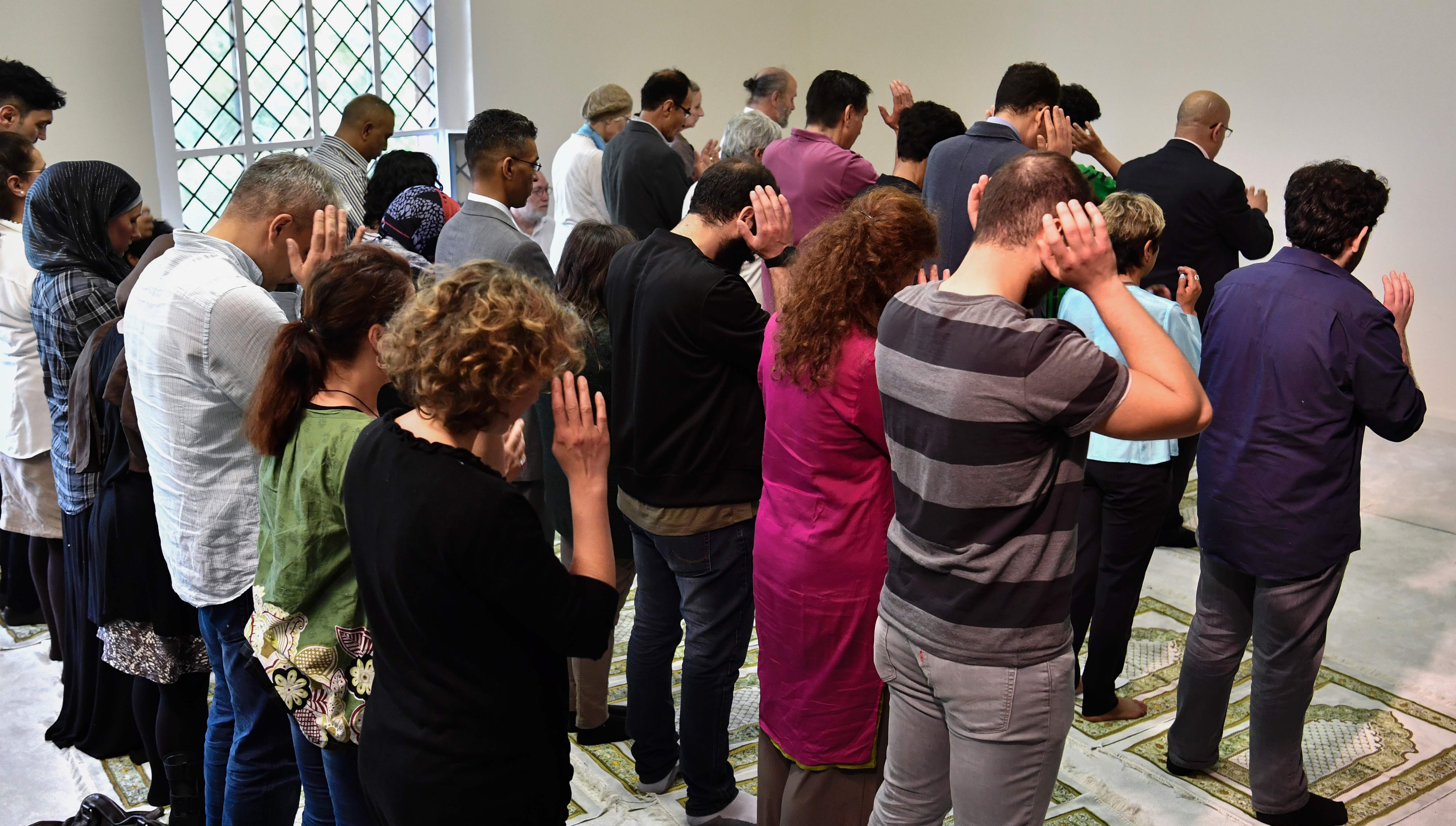 مسلمو ألمانيا يؤدون الصلاة فى المسجد الليبرالى