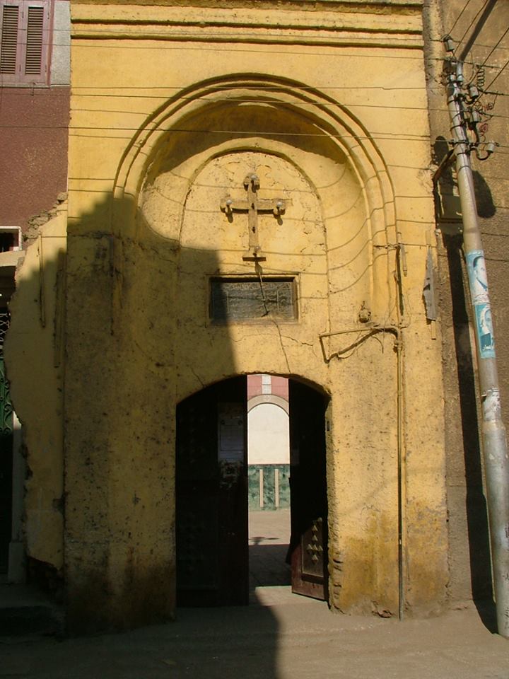 مدخل كنيسة الست دميانة بأخميم