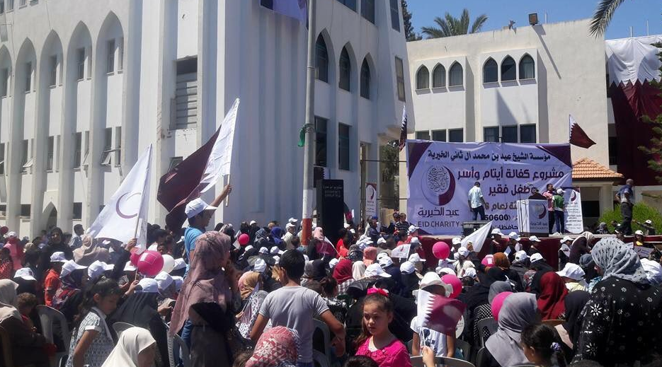 أهالى غزة يتظاهرون تضامنا مع قطر بعد إجبار حماس