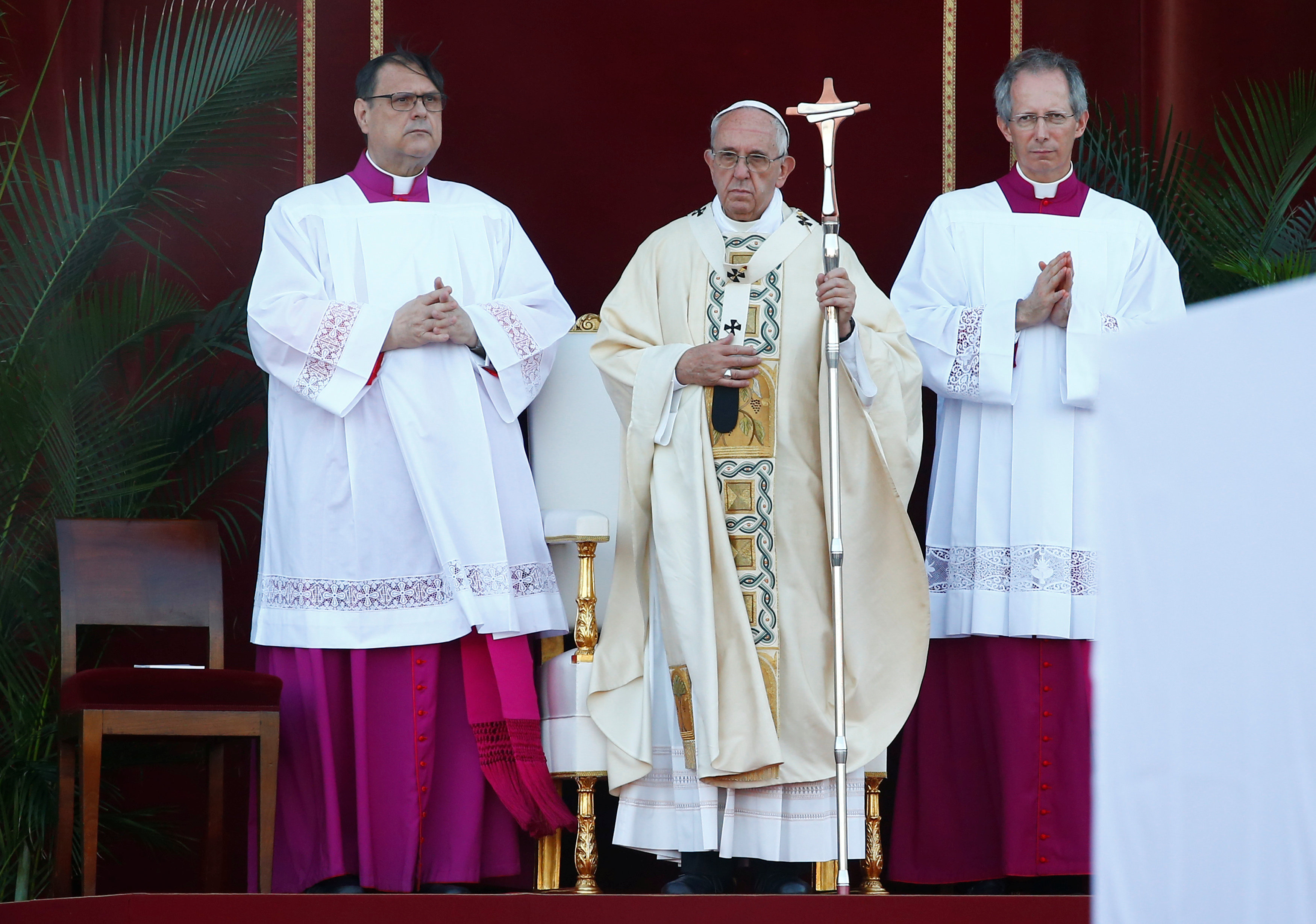 البابا فرنسيس فى كنيسة بروما
