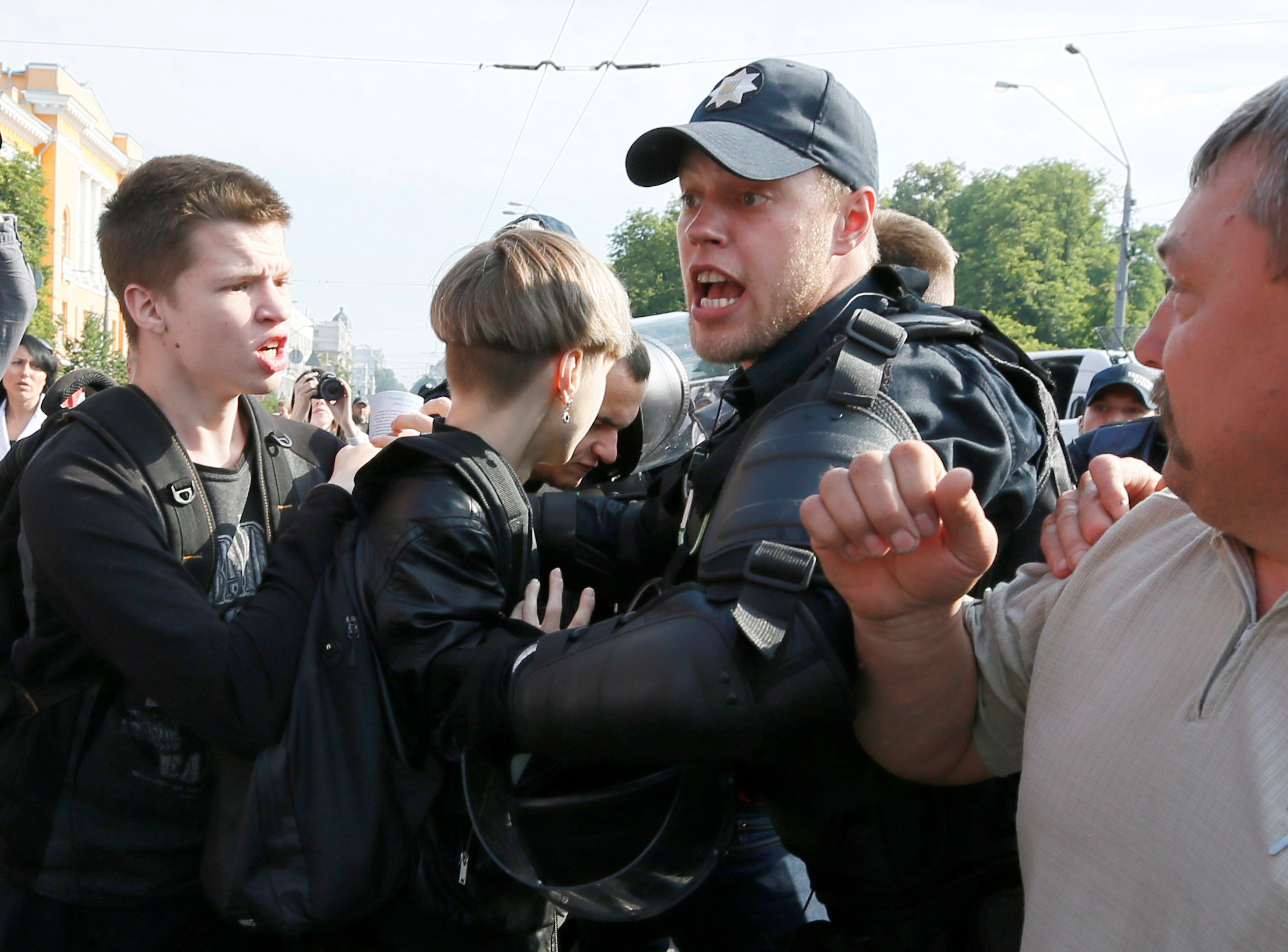 الشرطة تفرق مسيرة ضد المثلية الجنسية فى أوكرانيا