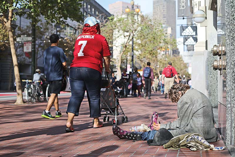 فجوة واسعة بين الطبقات الإجتماعية فى سان فرانسسكو صورة من صحيفة سان فرانسسكو إكسمينر