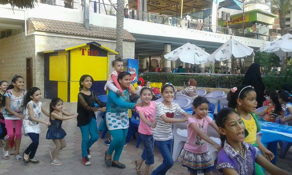بلدية المحلة ينظم حفل ابطال للاطفال الايتام (2)