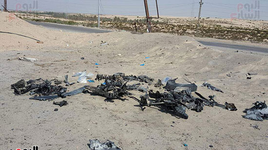 صور للسيارة المفخخة بعد تفجيرها من قبل قوات كمين العريش (1)