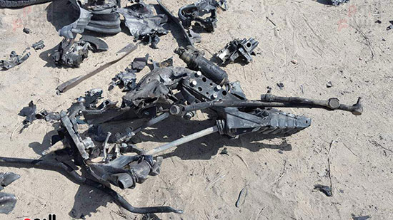 صور للسيارة المفخخة بعد تفجيرها من قبل قوات كمين العريش (5)