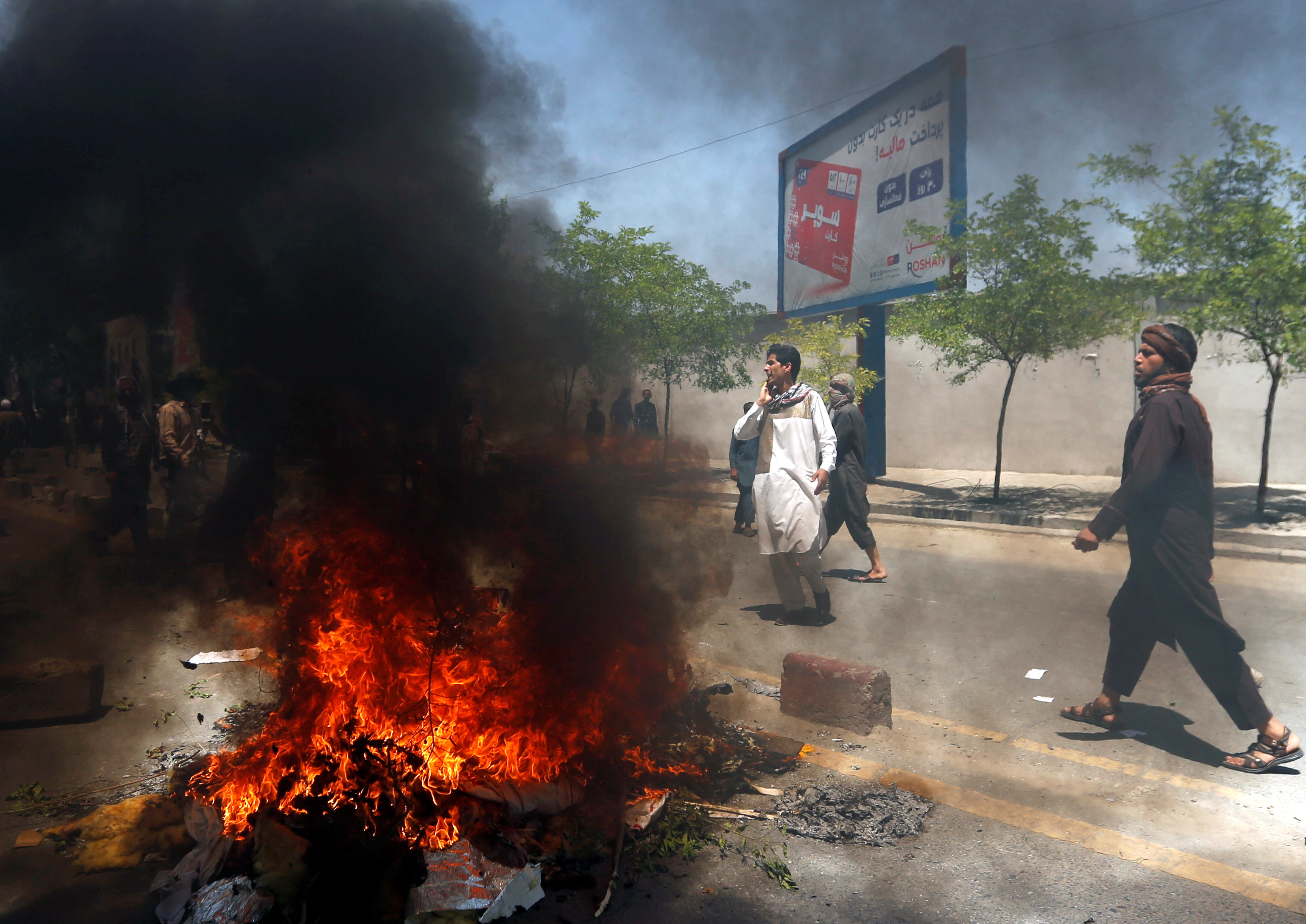 اشعال النيران فى شوارع كابول