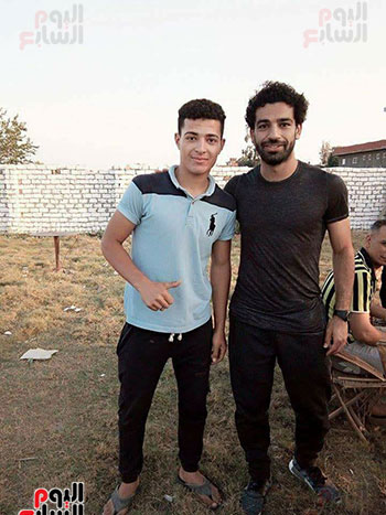 مهاجم روما الايطالى مع صديقه