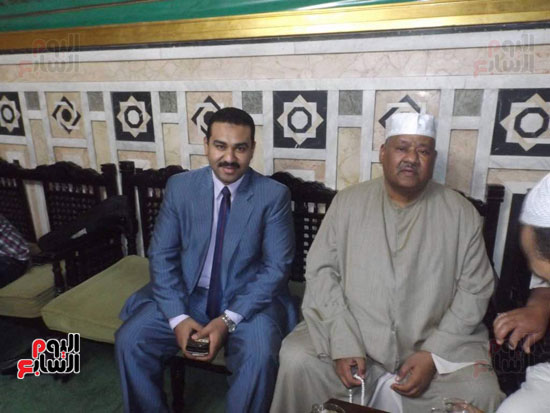 الدكتور أحمد ابو الوفا الصعيدى مع والده