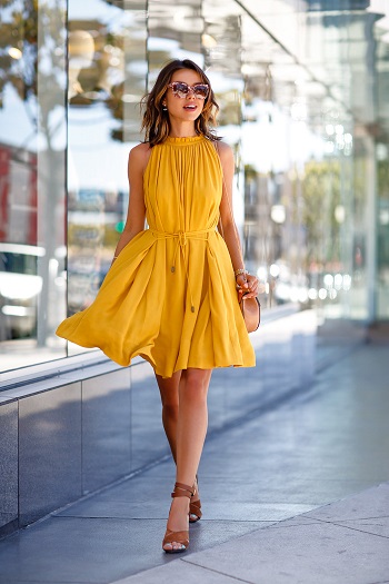 فستان أصفر قصير