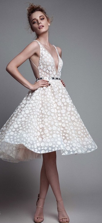 فستان أبيض منفوش
