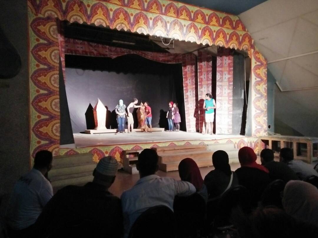 مسرحية مجانين فايف ستارز علي مسرح قصر ثقافة الفيوم