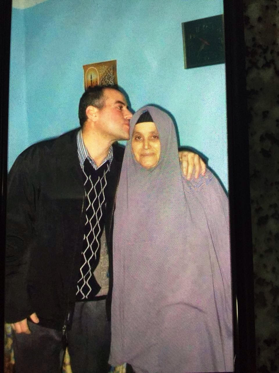   محمد مع والدته