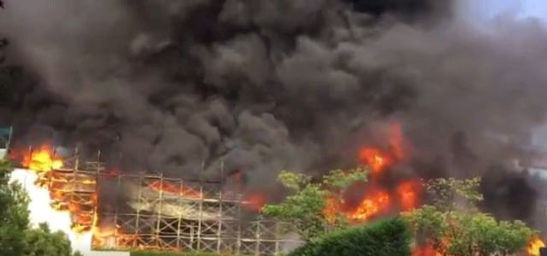 جانب من الحريق