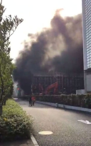 جانب من تصاعد الأدخنة