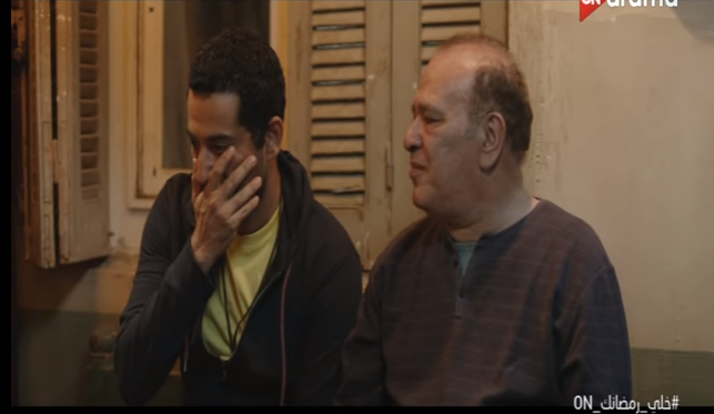 صلاح عبد الله وعمرو سعد في مشهد من مسلسل وضع امني