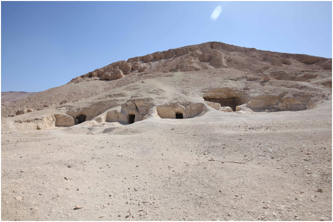 الآثار تنتهى من تسجيل مقابر مدينة إسنا  (4)