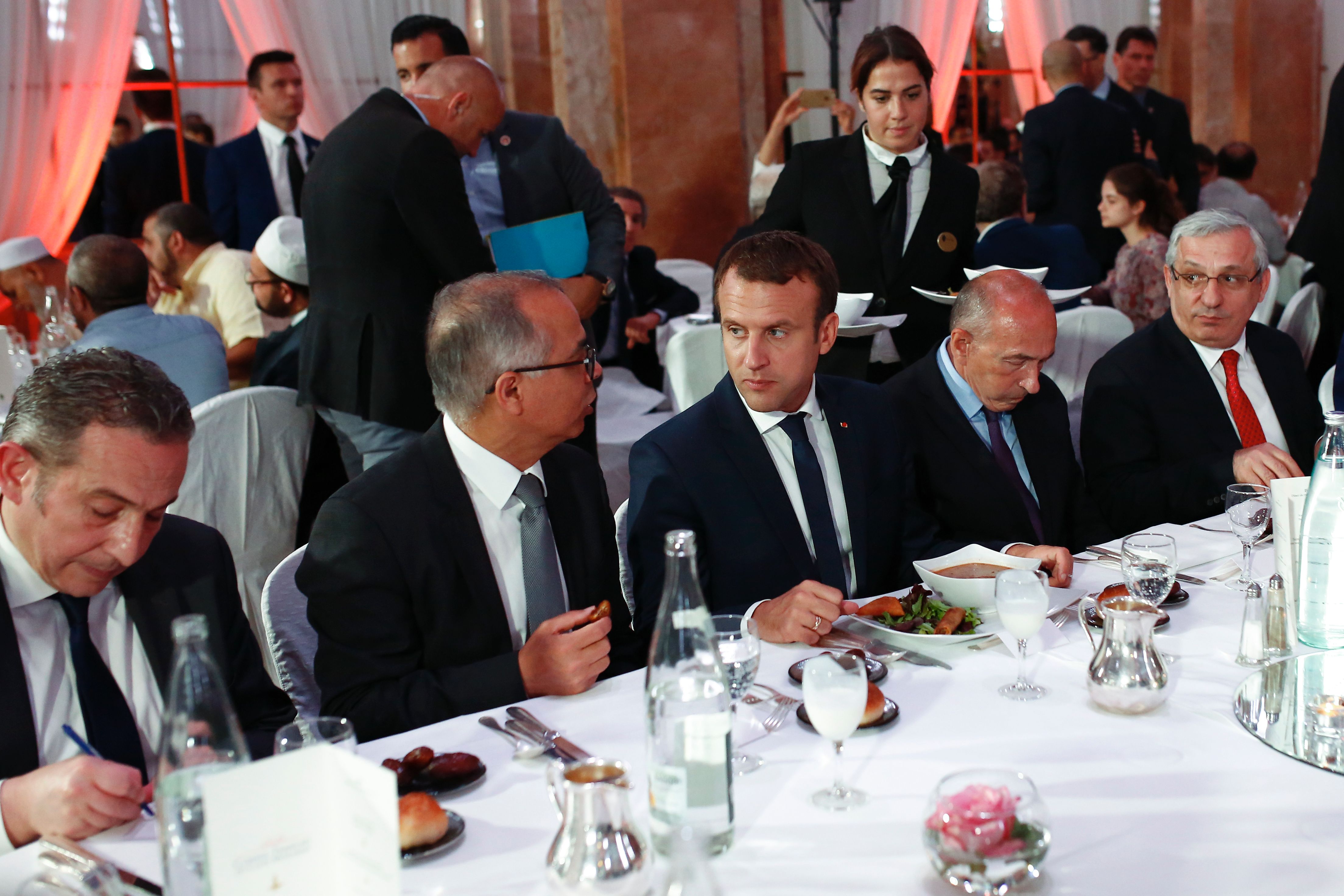 فطار رمضاني يشارك فيه الرئيس الفرنسي