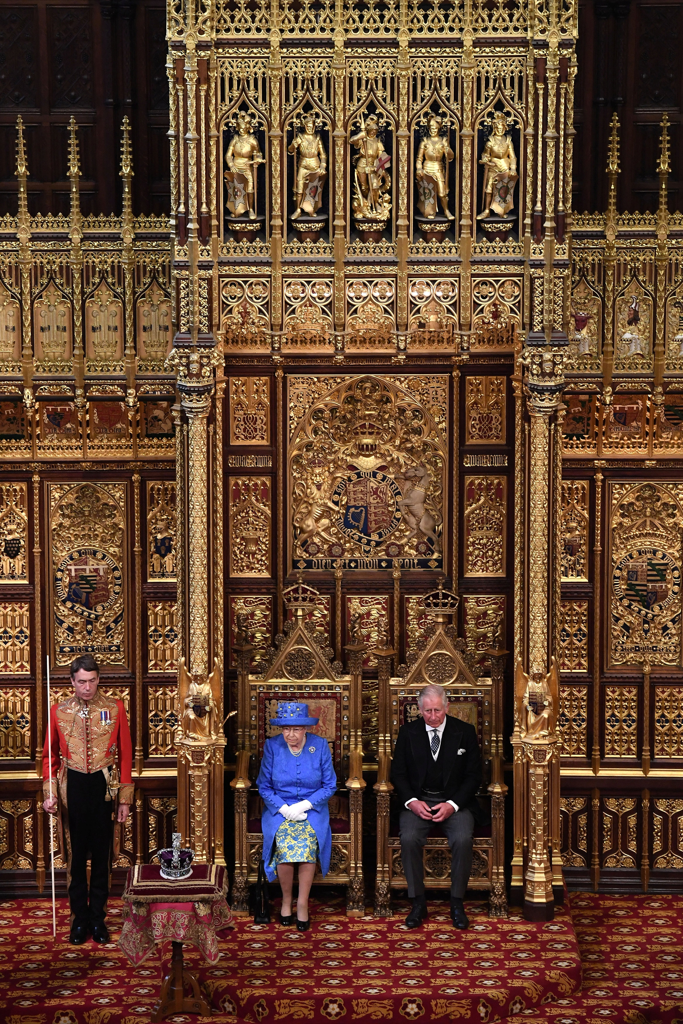 الملكة إليزابيث والأمير تشارلز بمجلس العموم البريطانى