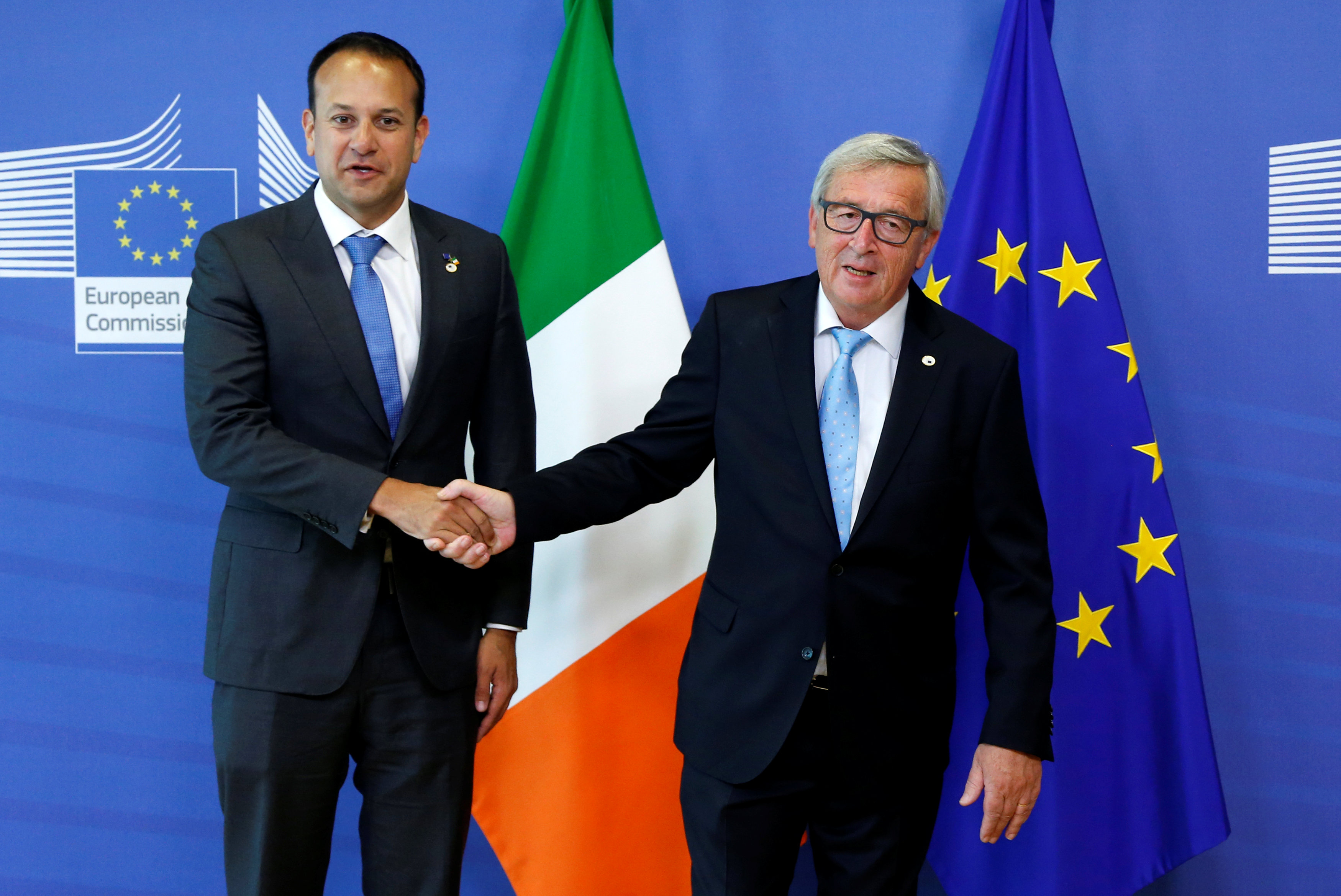 رئيس المفوضية الأوروبية يونكر مع رئيس الوزراء الإيرلندى