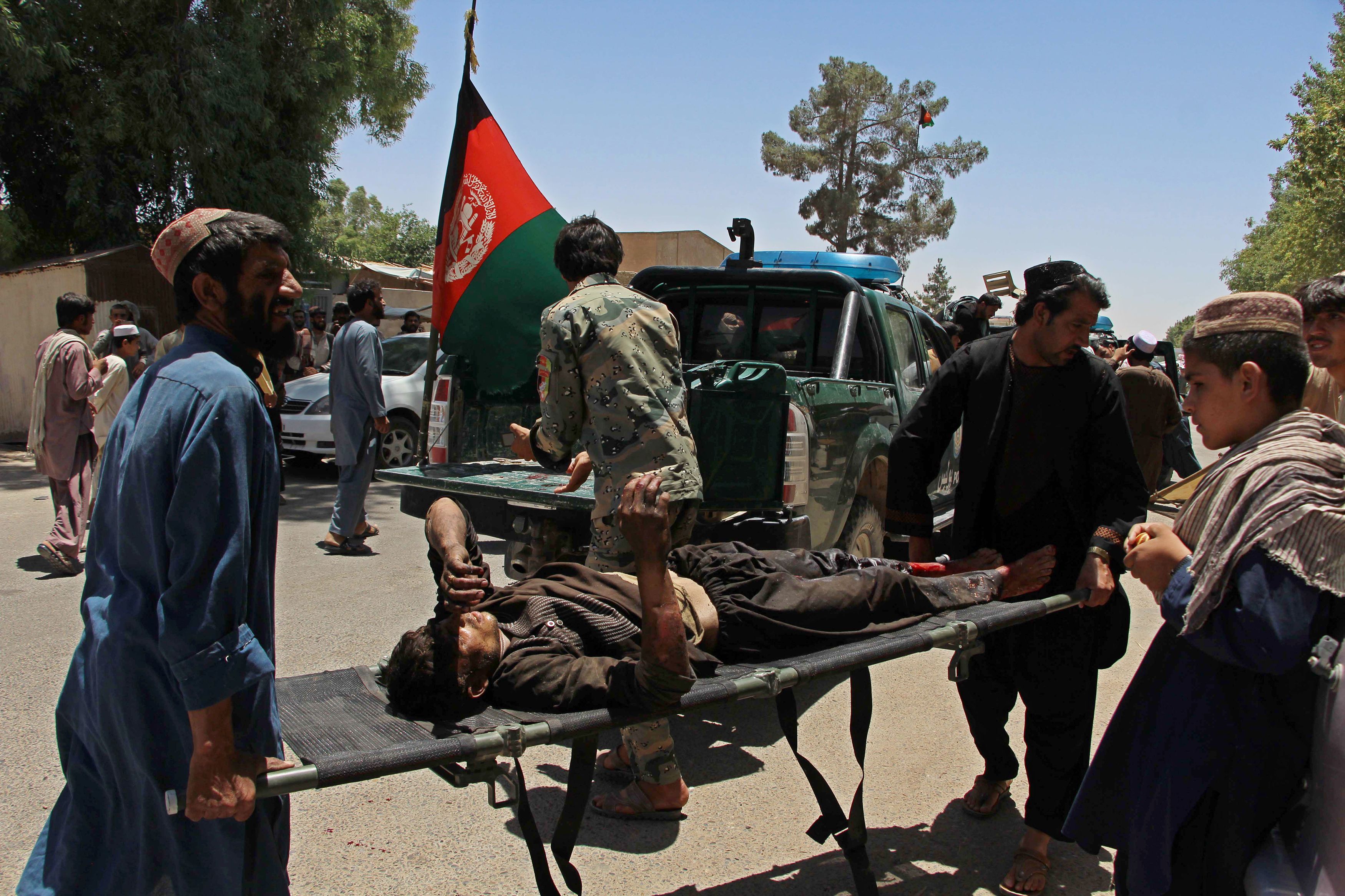 جانب من مقتل العشرات فى انفجار سيارة أمام بنك بأفغانستان