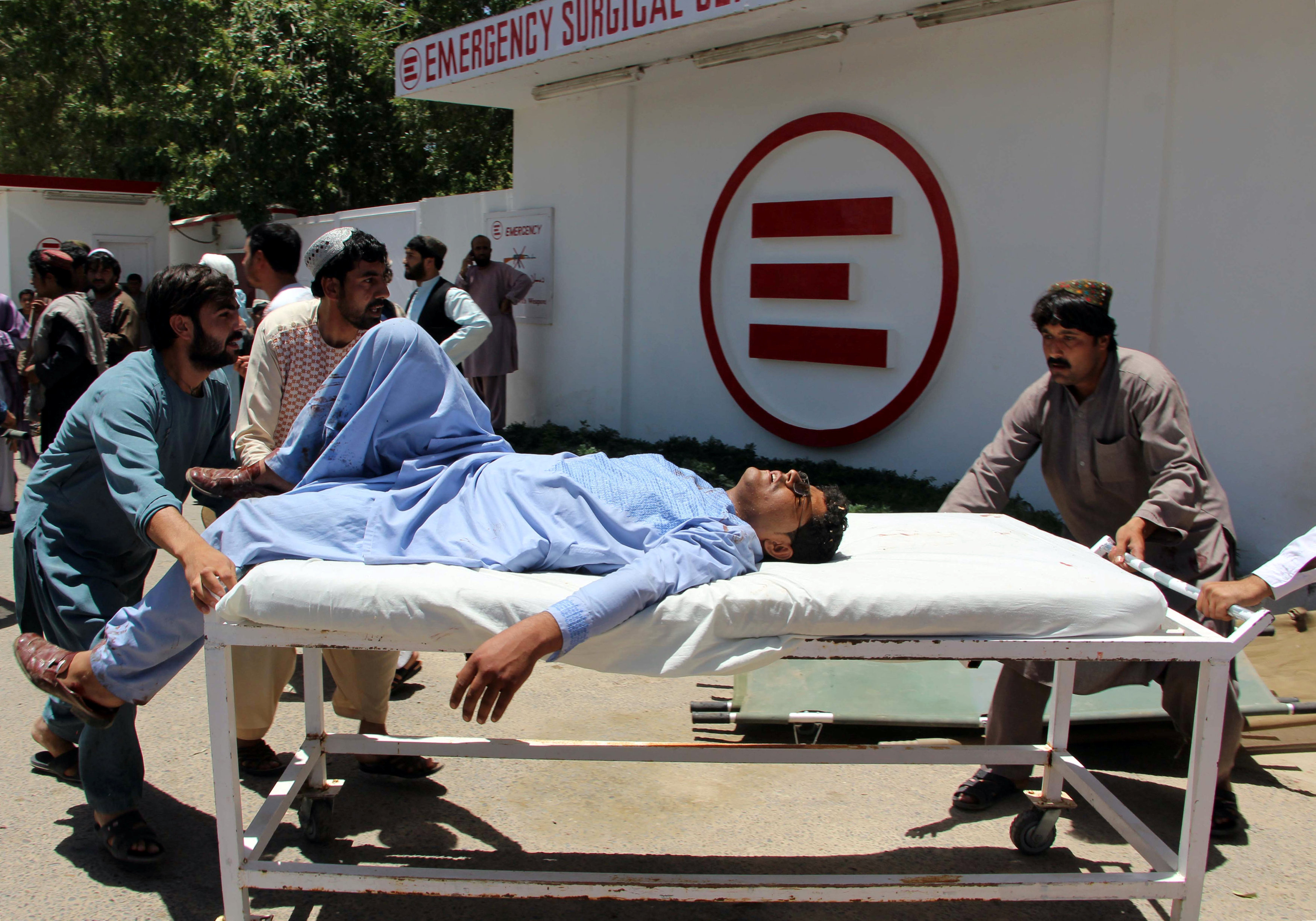 مصاب فى انفجار سيارة أمام بنك بأفغانستان