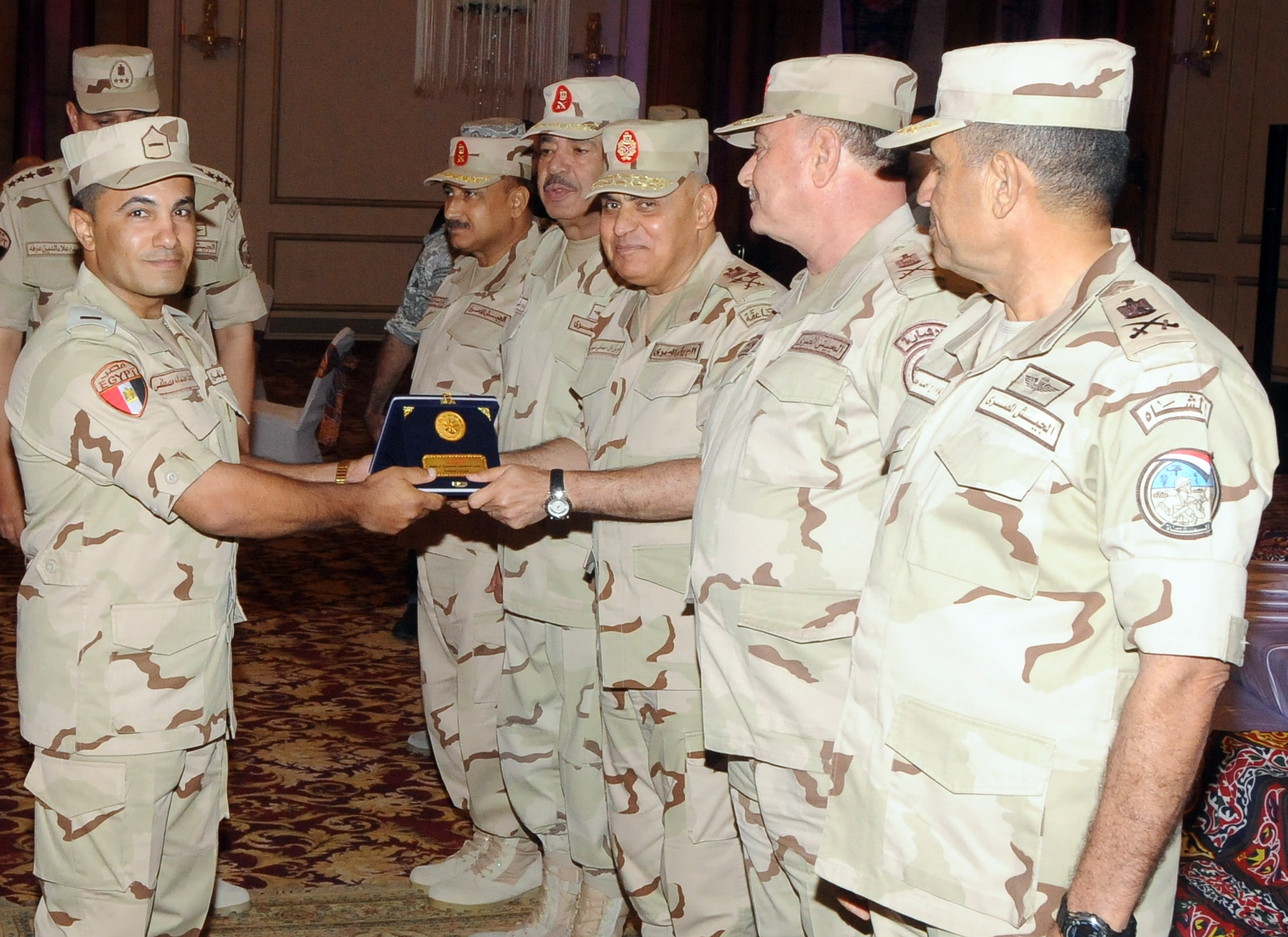 وزير الدفاع يكرم المميزين من رجال القوات المسلحة