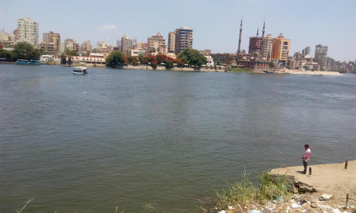 نهر النيل فى زفتى مصيف الغلابة للهروب من حرارة الشمس (1)