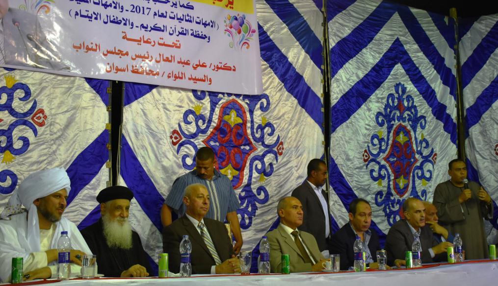 محافظ أسوان يشهد فعاليات مؤتمر التسامح الدينى بمدينة كوم أمبو (6)