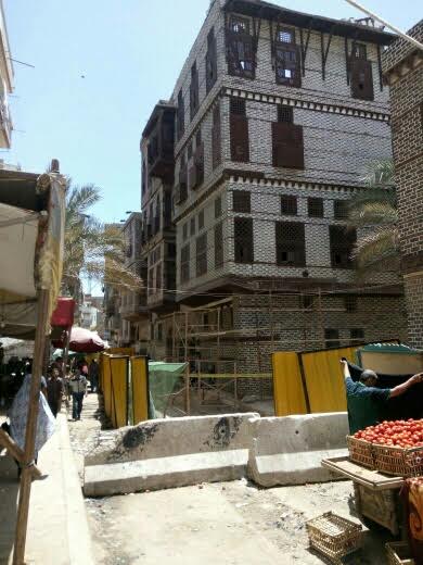 بدء العمل فى منزل رمضان الأثرى برشيد بعد سقوط سقفه (4)