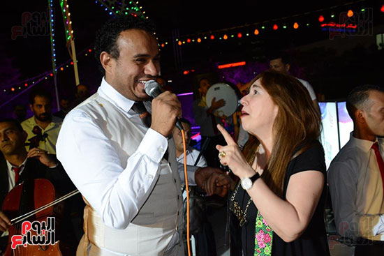محمود الليثى وحمزة الصغير يشعلان حفل خيمة مولانا (44)