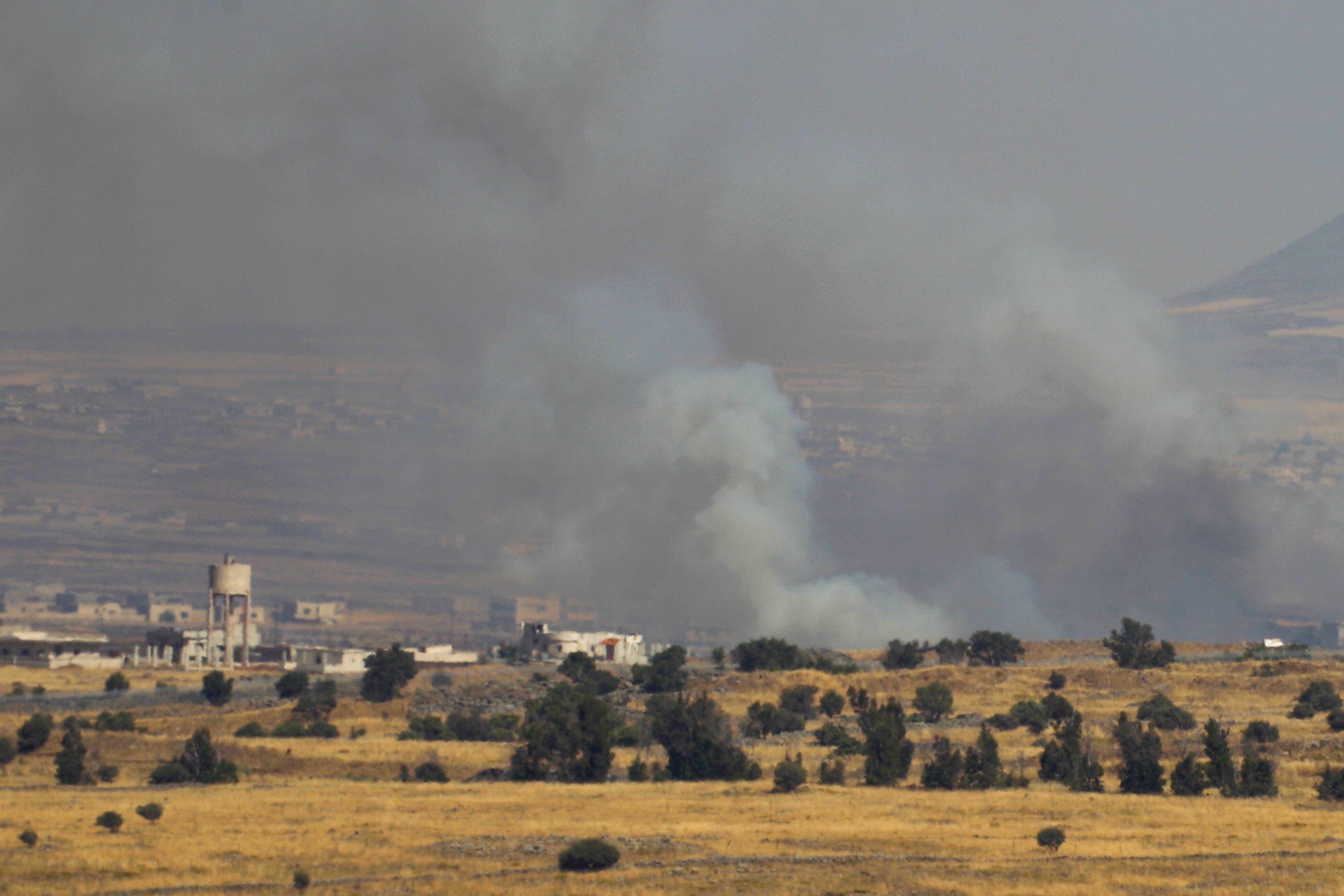 اسرائيل تقصف الجيش السورى على هضبة الجولان