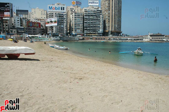 شواطئ الاسكندرية تستعد لاستقبال المصطافين
