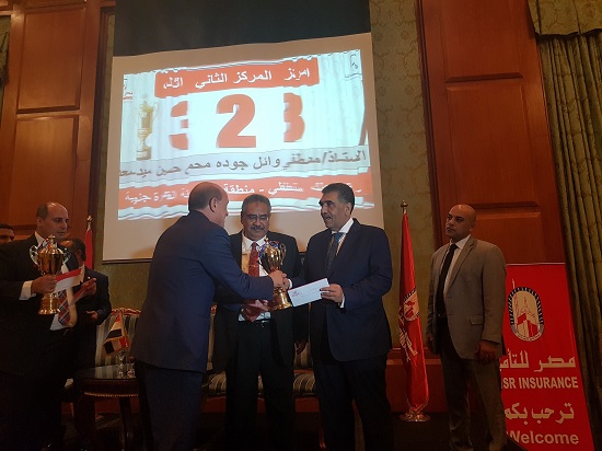 وزير قطاع الأعمال يكرم عددا من العاملين بمصر للتأمين