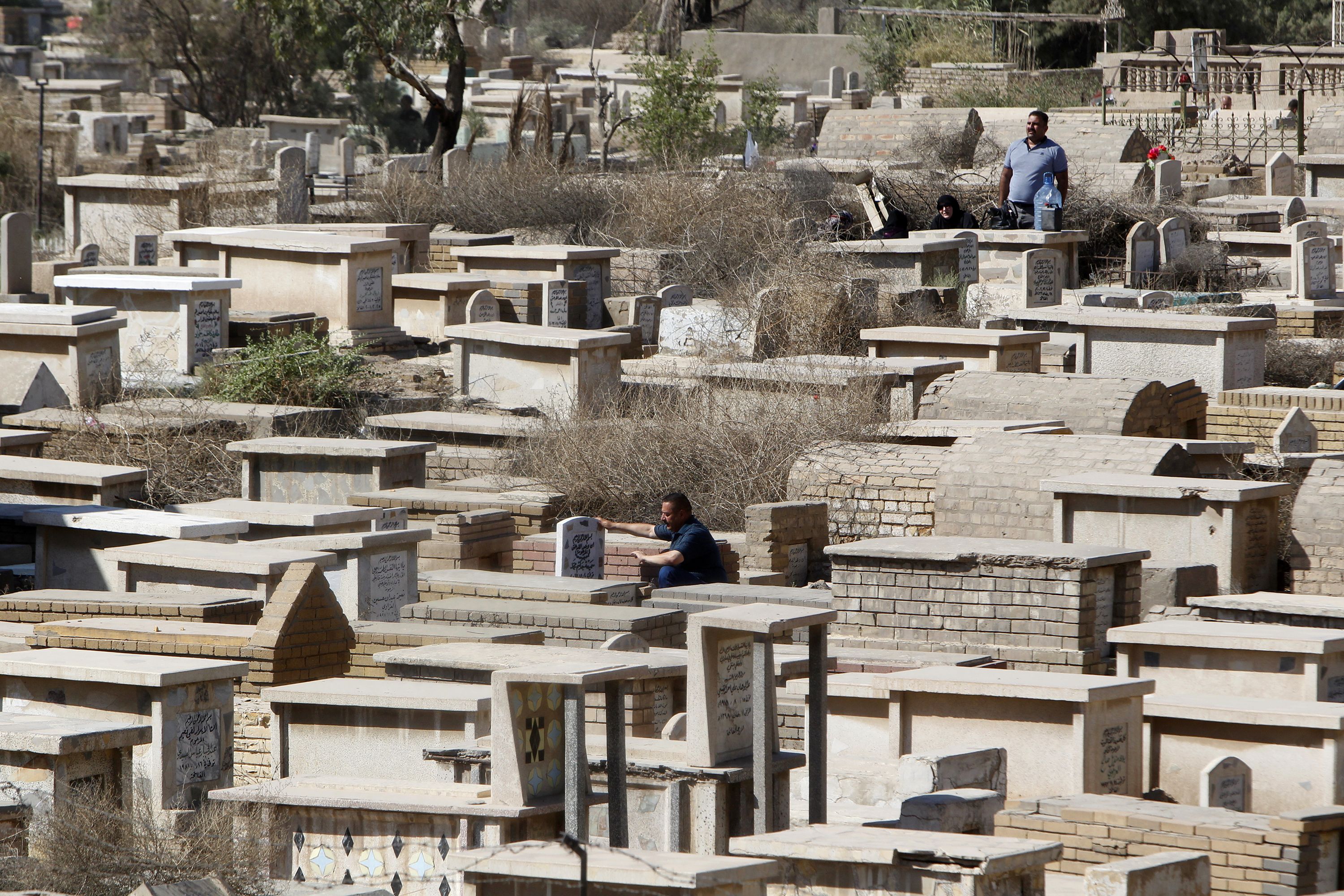 مقابر العراقيين