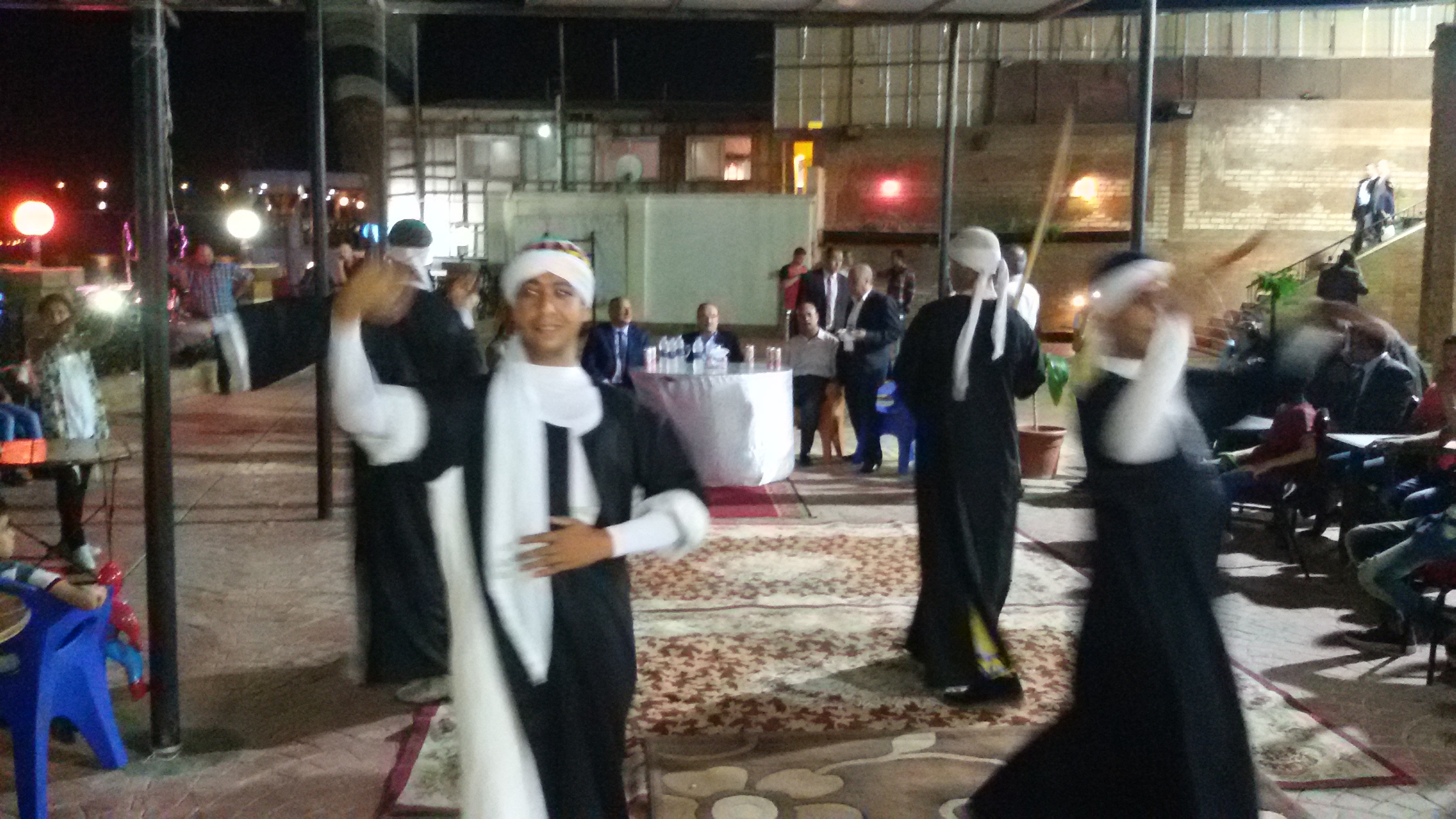 محافظ بني سويف يشارك المواطنين فرحتهم بالعيد بنادي الإدارة المحلية (2)