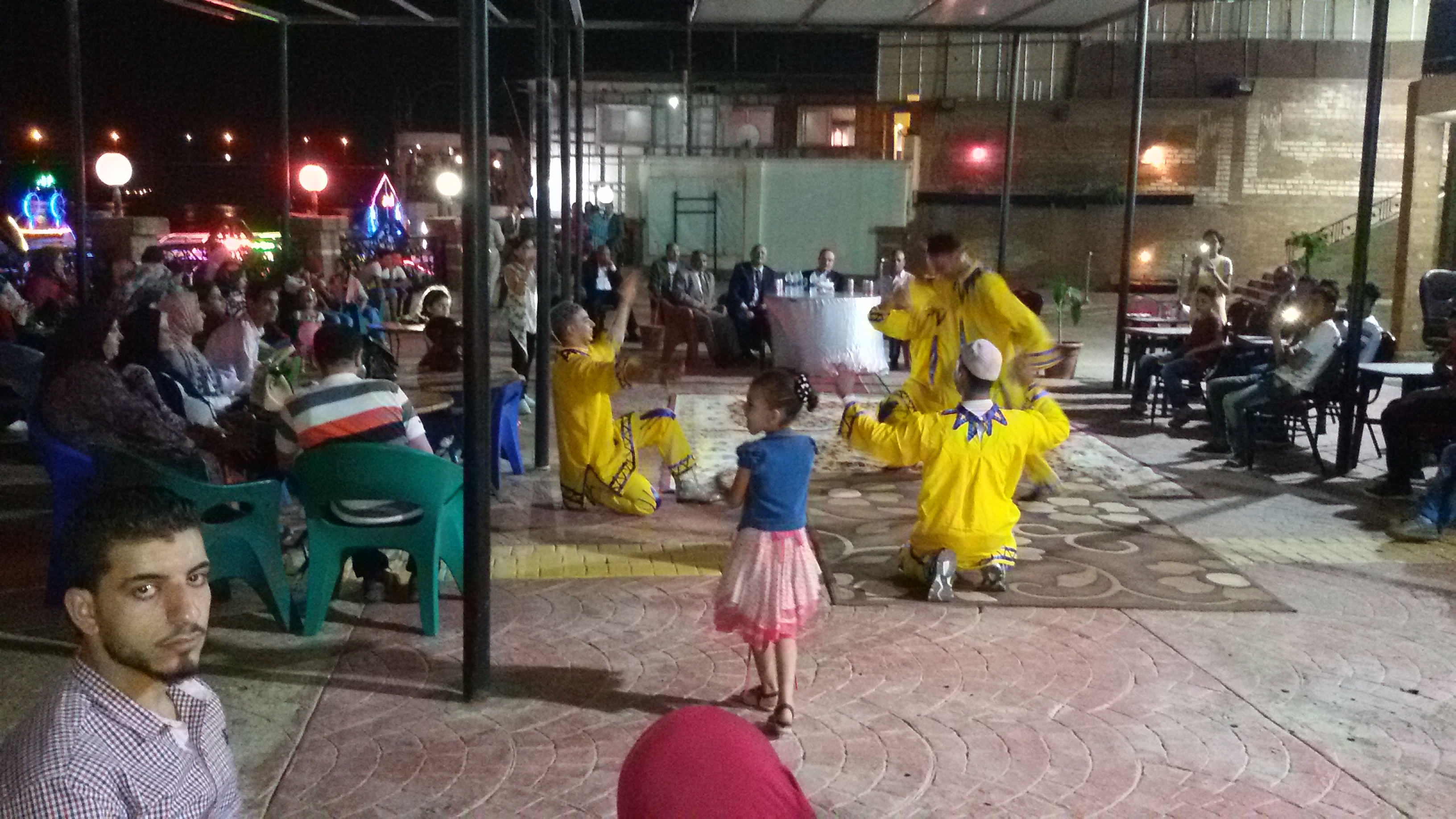 محافظ بني سويف يشارك المواطنين فرحتهم بالعيد بنادي الإدارة المحلية (6)