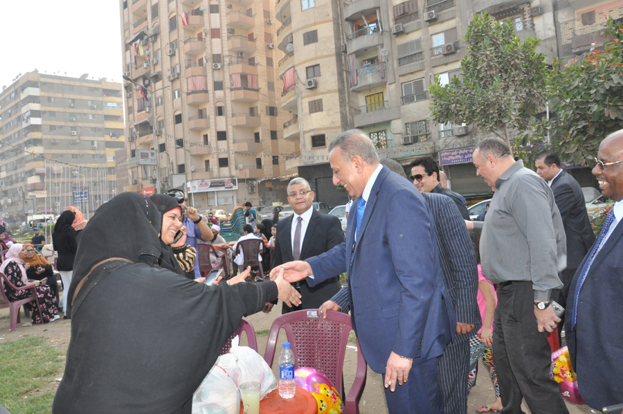 جولة محافظ الجيزة لتهنئة المواطنين بالعيد (1)