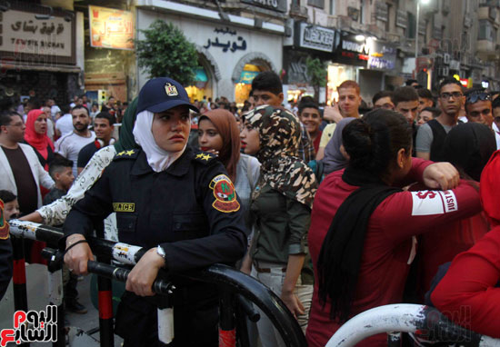 الشرطة النسائية تؤمن سينمات وسط البلد (3)