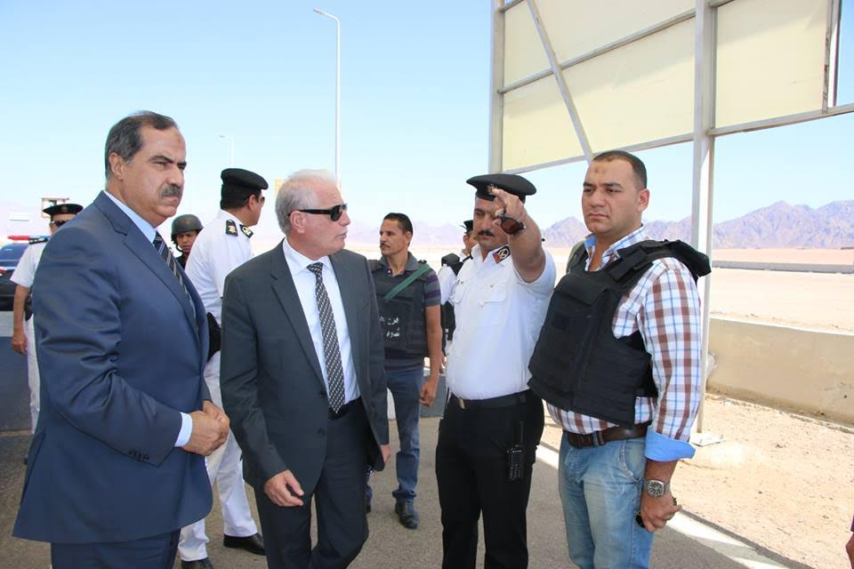جانب من جولة المحافظ ومدير الأمن على الكمائن الأمنية بجنوب سيناء