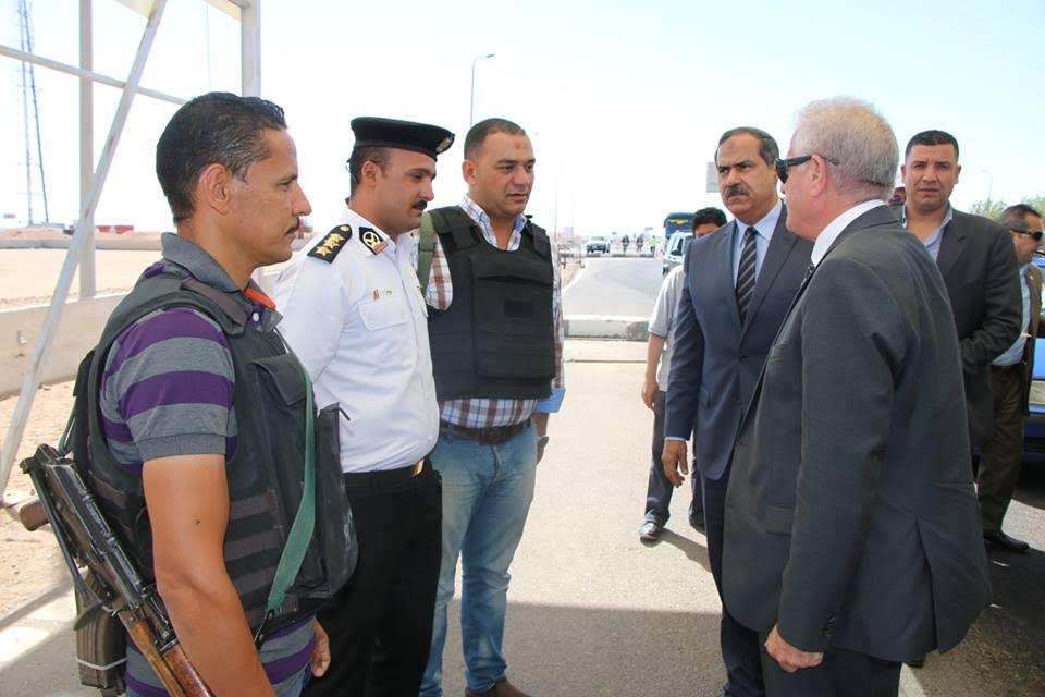 محافظ جنوب سيناء ومدير الأمن يتفقدان الكمائن الأمنية