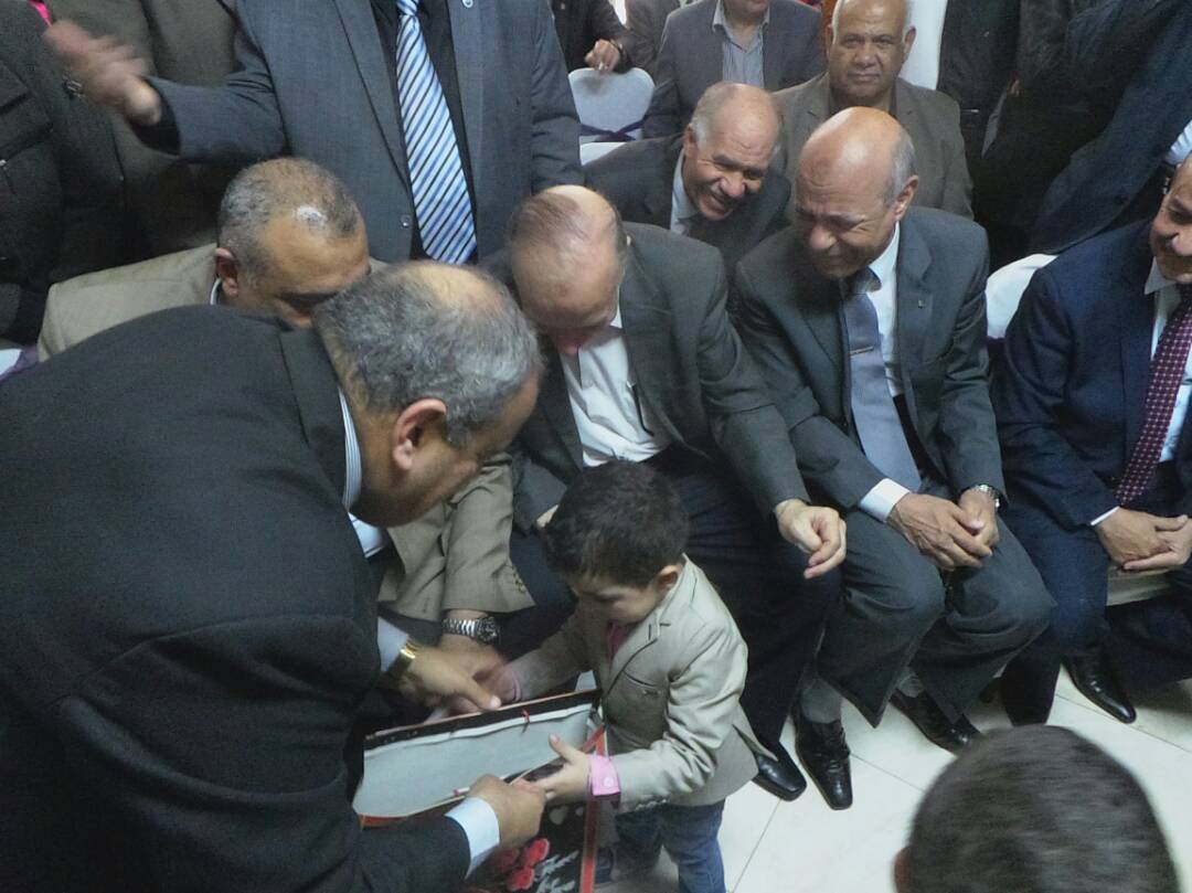 محافظ القاهرة محتفلا بالعيد مع أطفال دار السندس للأيتام
