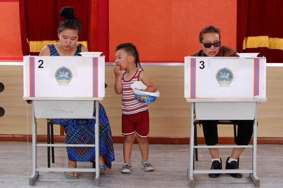 لجنة-انتخابية-فى-منغوليا